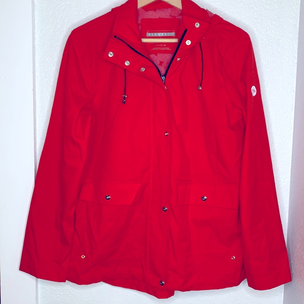 Bernardo Red Hooded Rain Jacket Lightweight Water Resistant Windbreaker Small